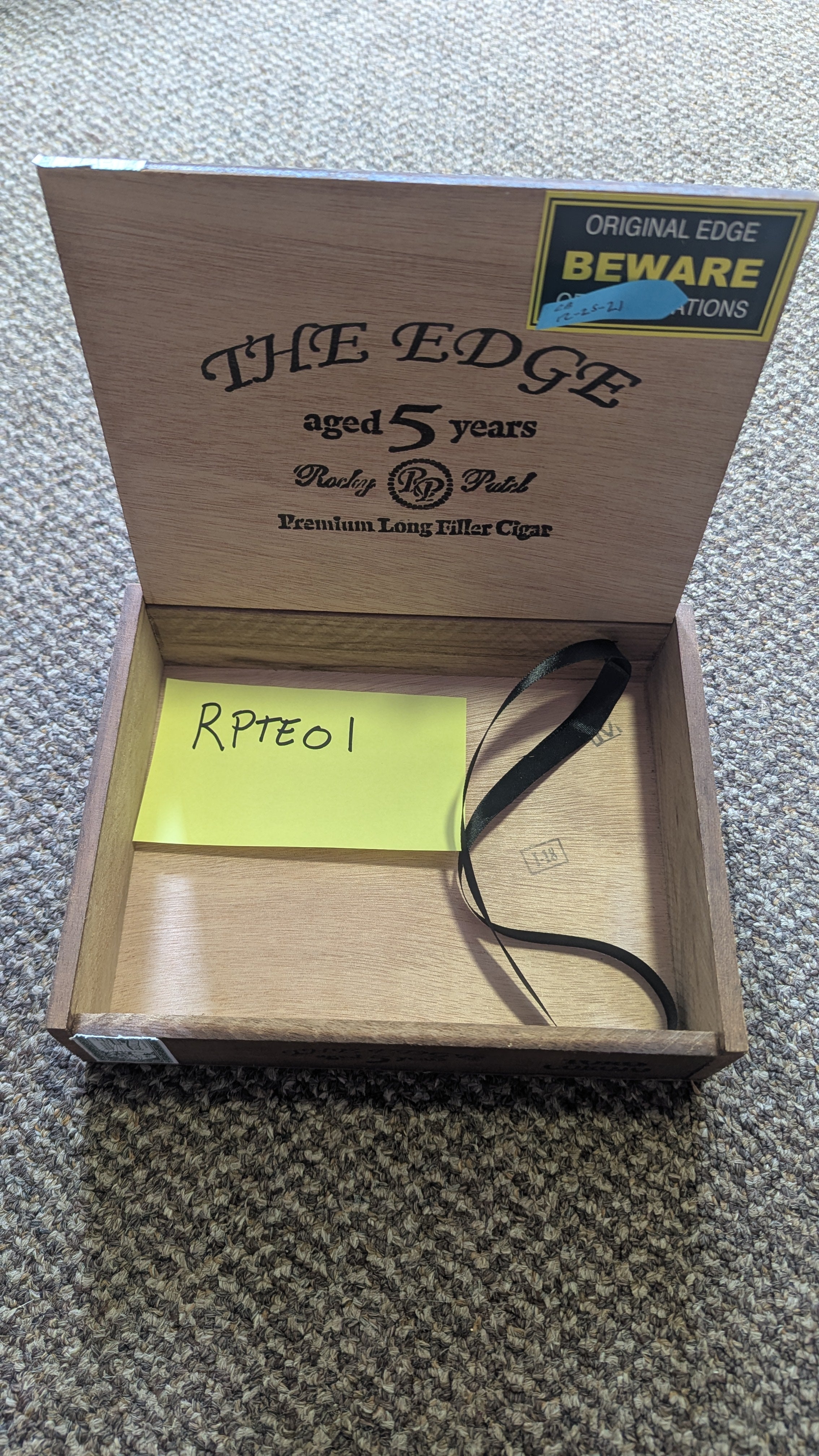 Rocky Patel 'The Edge' cigar box