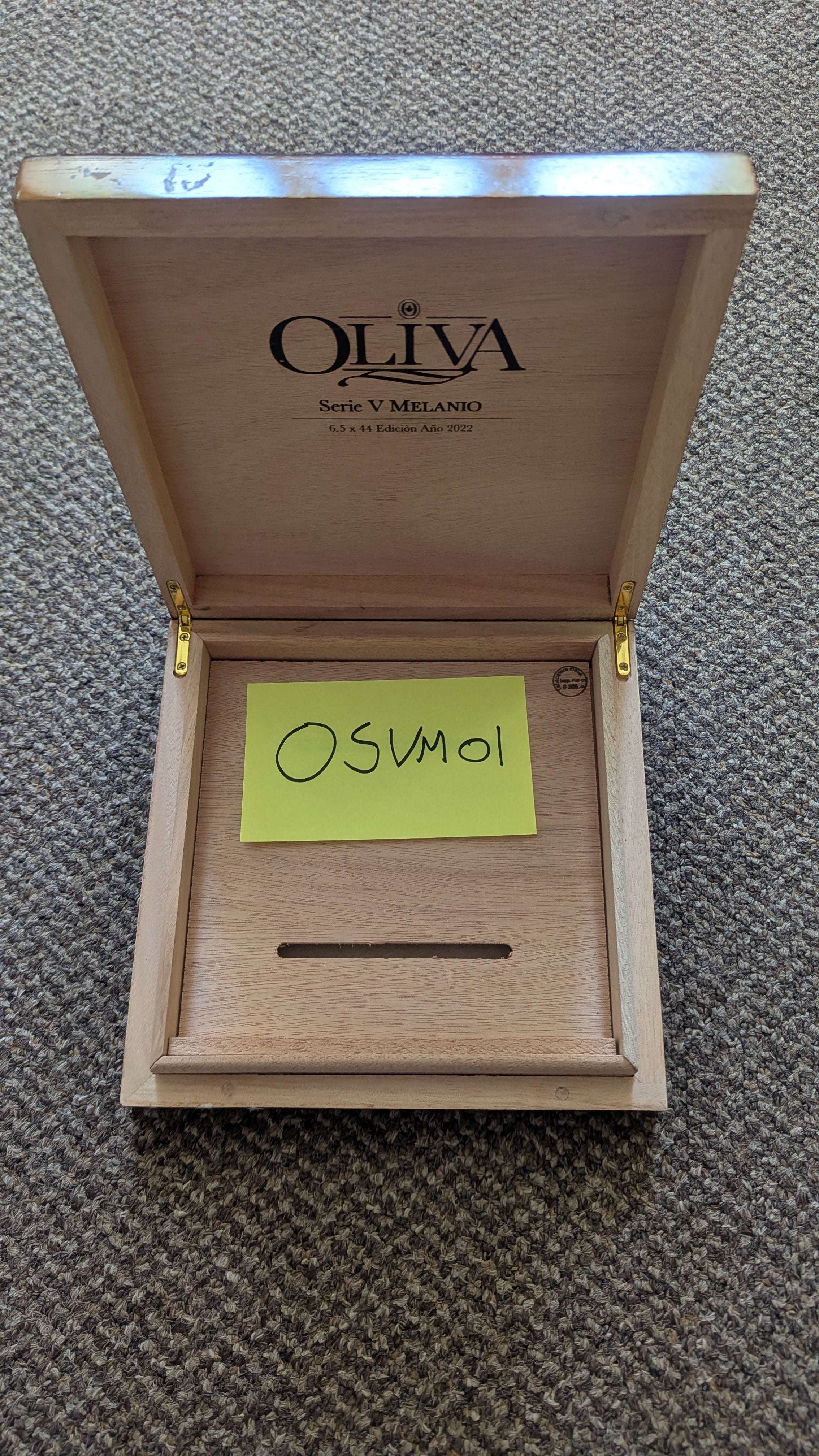 Olivia Serie V melanio cigar box