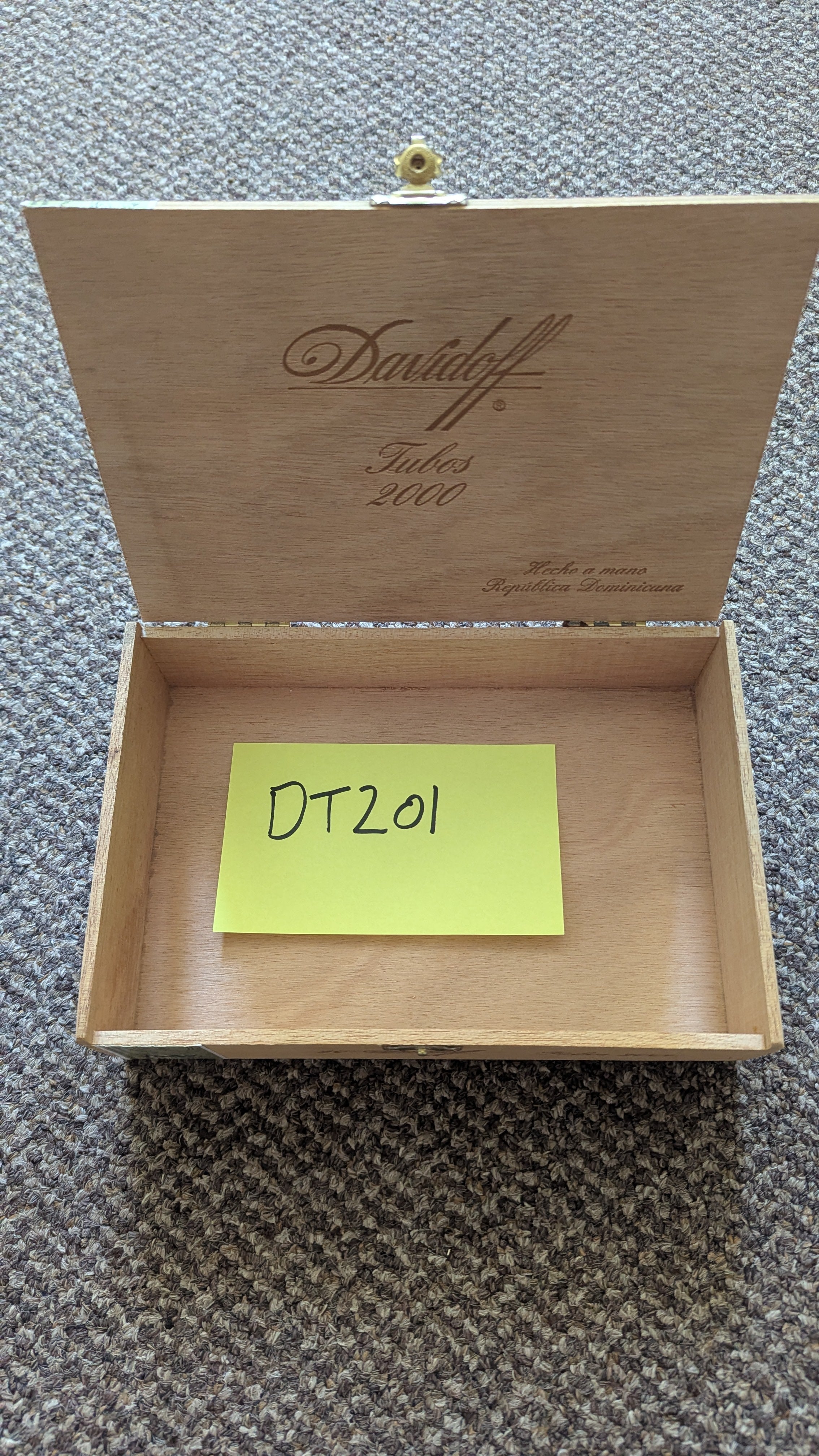 Davidoff Tubos 2000 cigar box