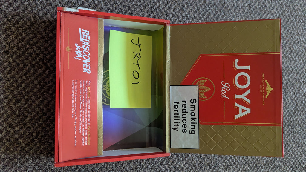 Joya Red toro cigar box
